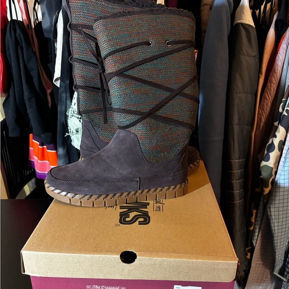 Muk Luks Brown and Multicolor Winter Boots - Picture 3 of 5